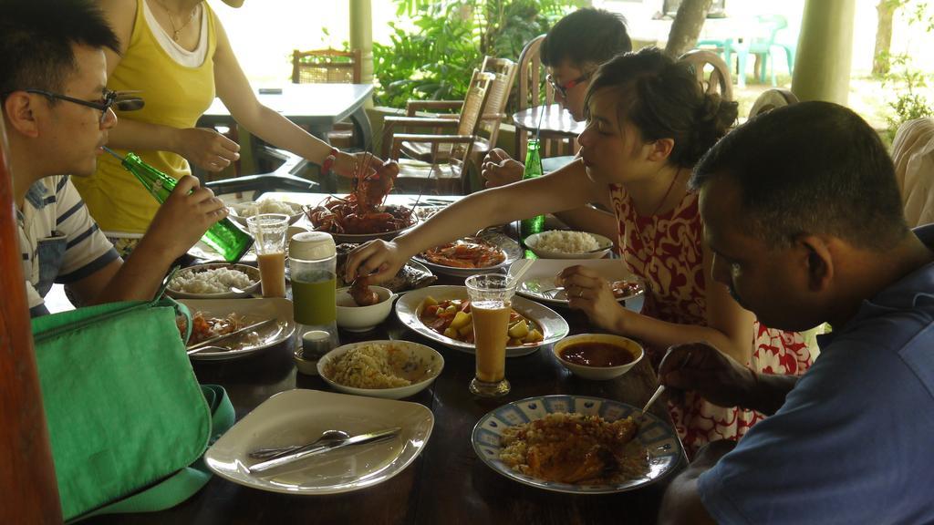 Traveller'S Home Hotel Tissamaharama Bagian luar foto