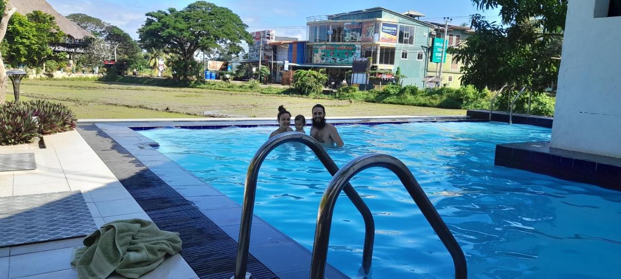 Traveller'S Home Hotel Tissamaharama Bagian luar foto