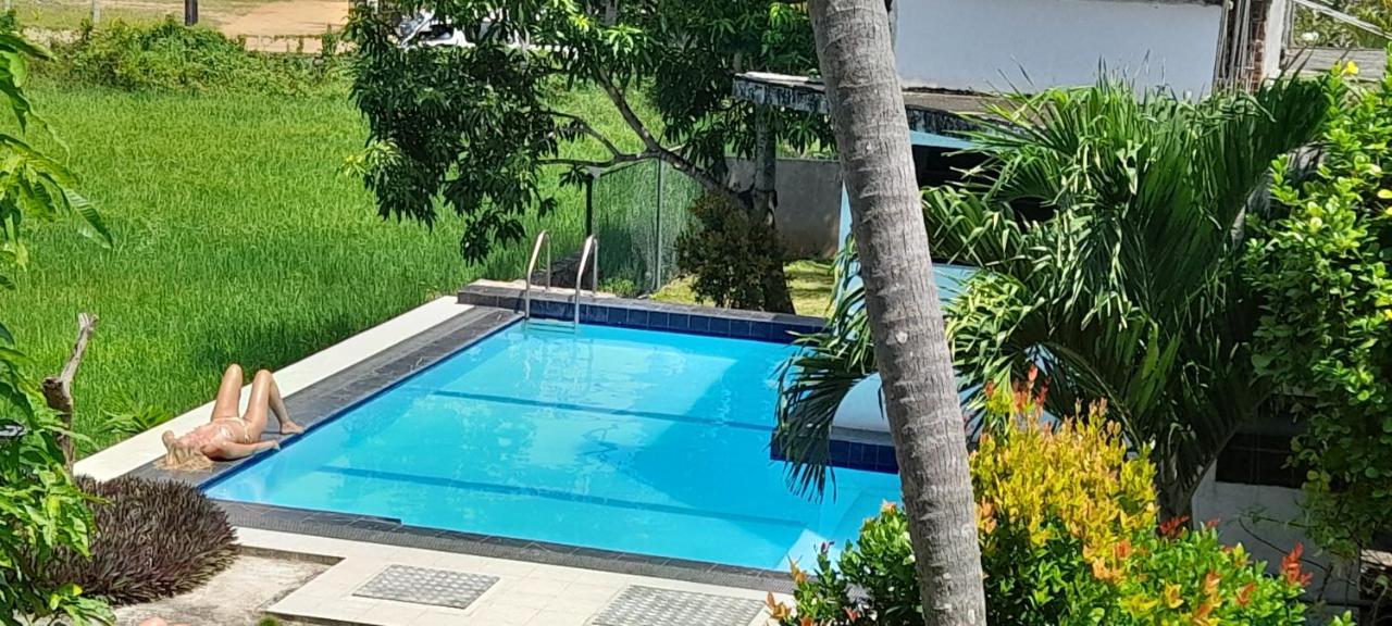 Traveller'S Home Hotel Tissamaharama Bagian luar foto