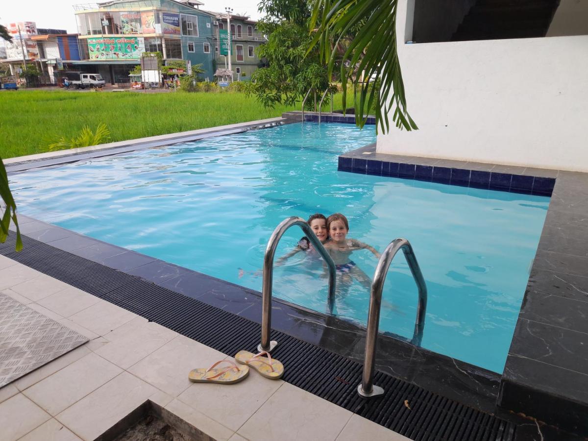 Traveller'S Home Hotel Tissamaharama Bagian luar foto