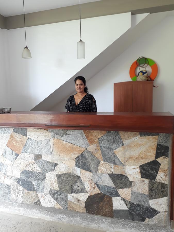 Traveller'S Home Hotel Tissamaharama Bagian luar foto