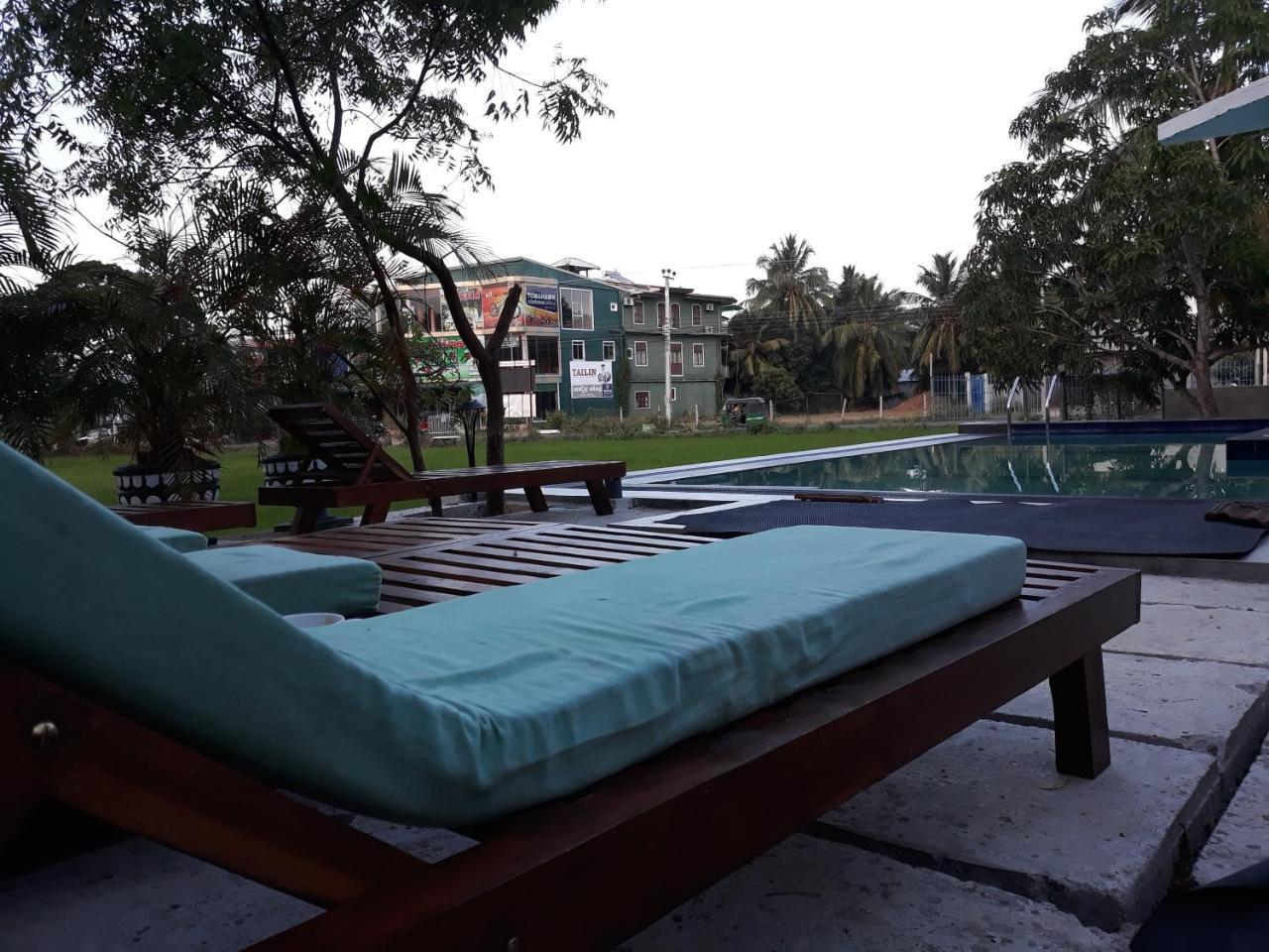 Traveller'S Home Hotel Tissamaharama Bagian luar foto