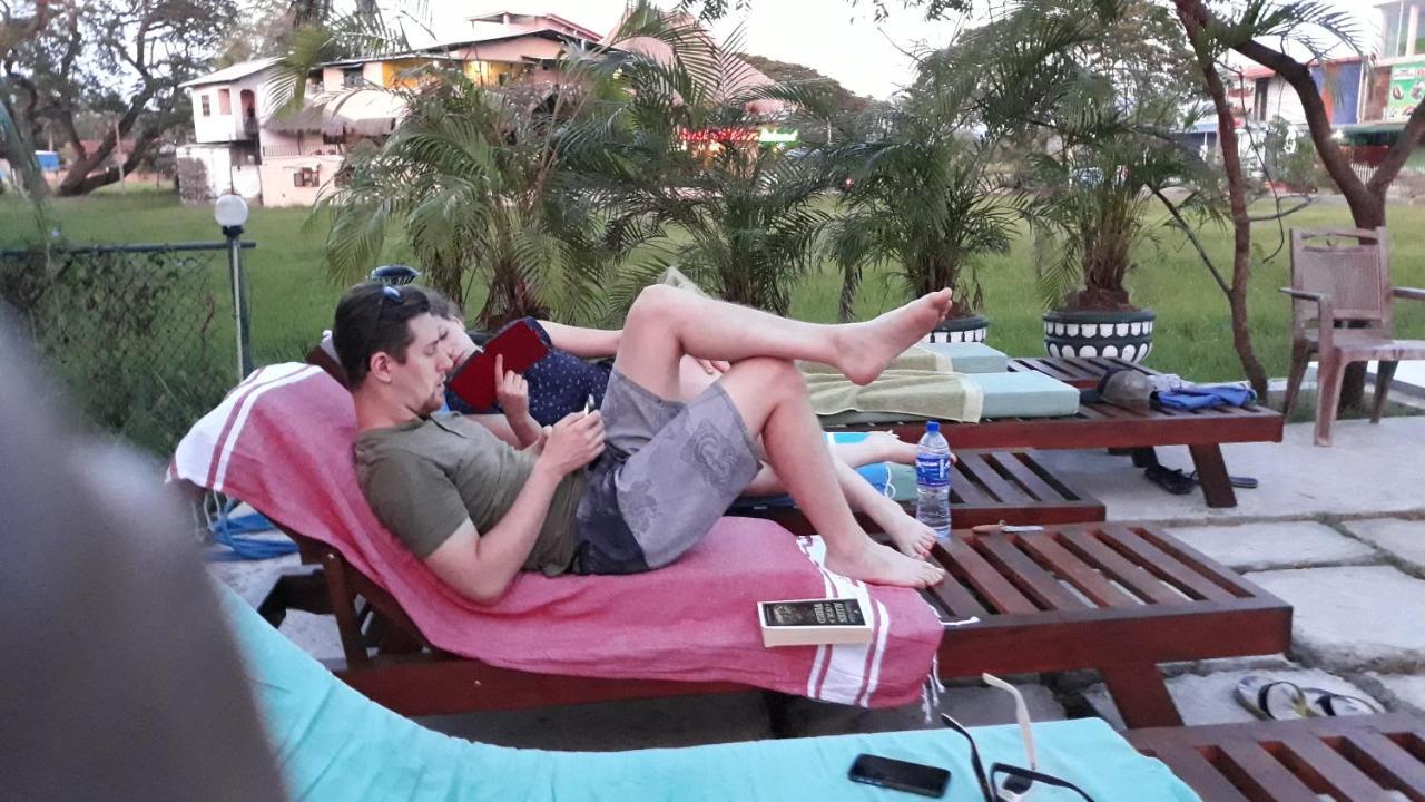 Traveller'S Home Hotel Tissamaharama Bagian luar foto