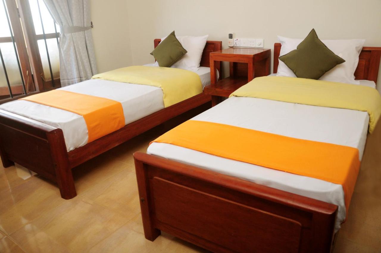 Traveller'S Home Hotel Tissamaharama Bagian luar foto