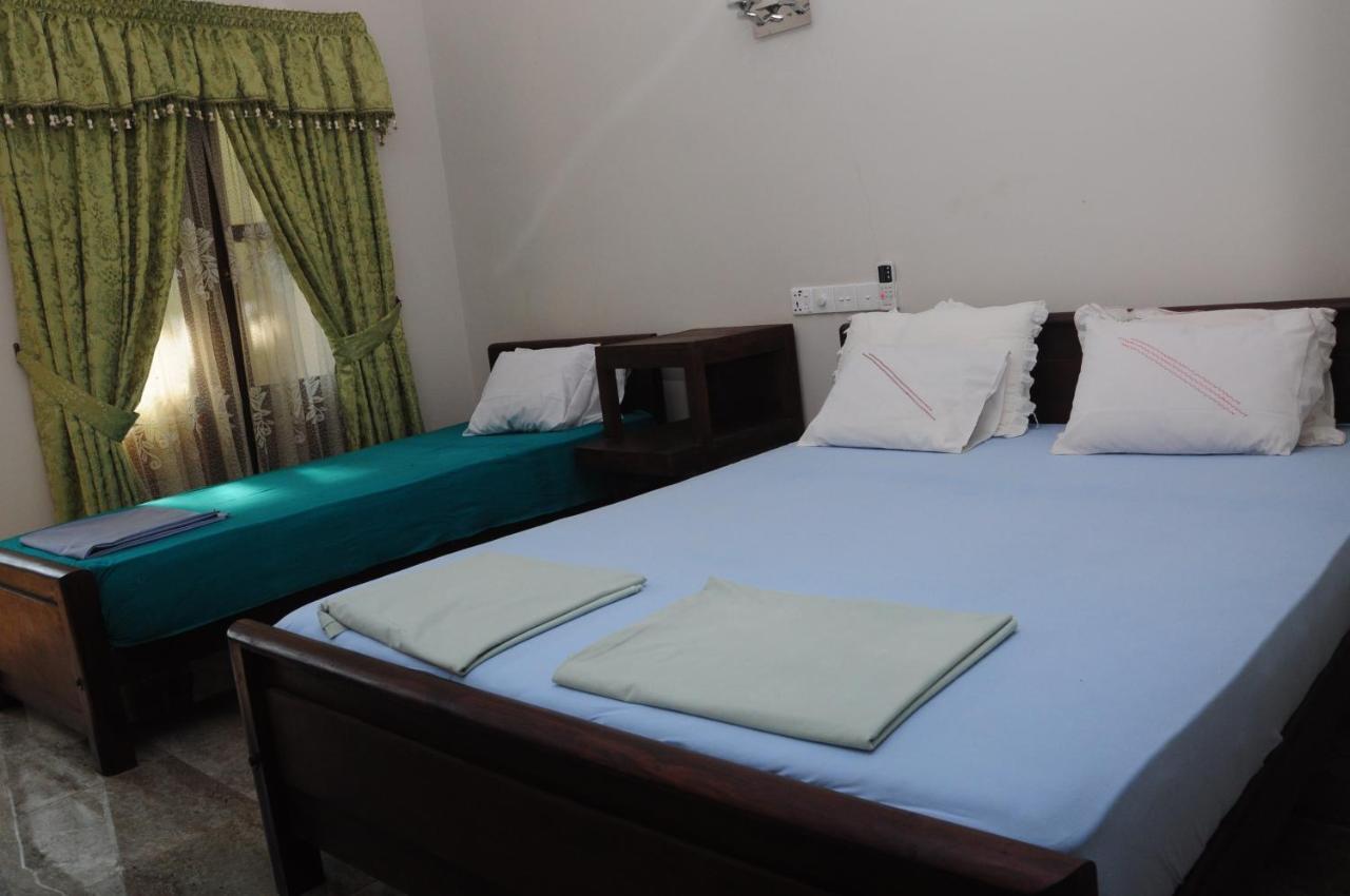 Traveller'S Home Hotel Tissamaharama Ruang foto
