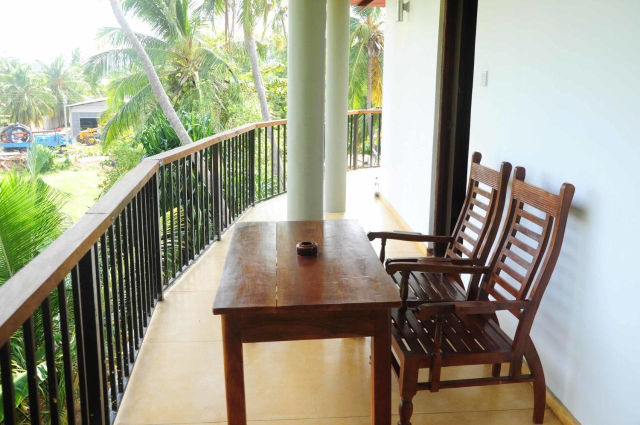 Traveller'S Home Hotel Tissamaharama Ruang foto